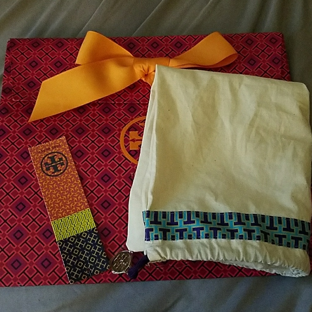 Tory Burch Robinson Ologram Large  clutch - Picture 6 of 8